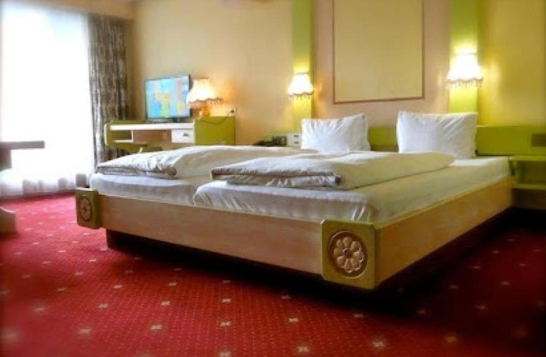 Das Kronen Hotel 蒂罗尔-泽费尔德 外观 照片